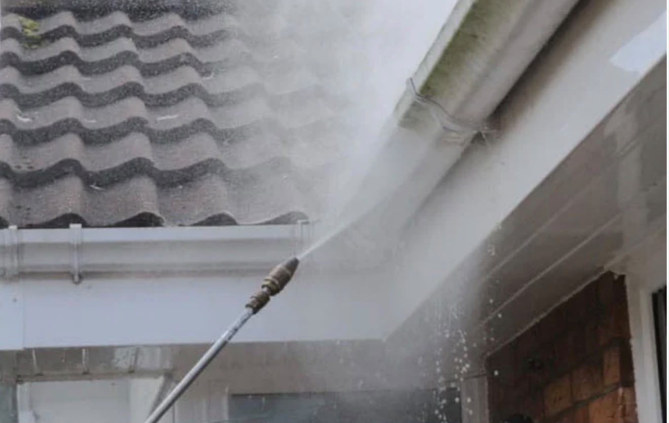 Gutter & soffit / fascia cleaning